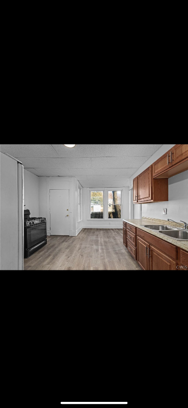 Building Photo - 215 Sabine St