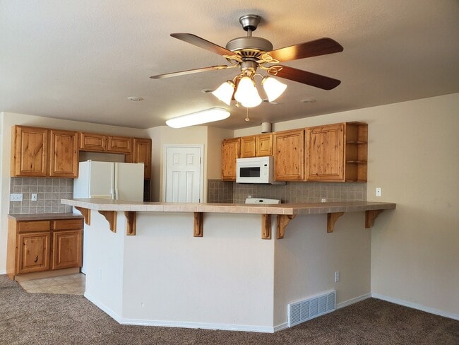 Building Photo - 3 Bedroom Duplex Near Downtown Available!