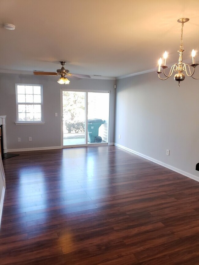 Foto del edificio - Now renting 2 Bed 2.5 Bath town home.