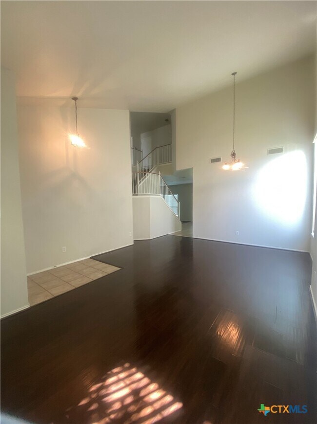 Foto del edificio - 5311 White Rock Dr