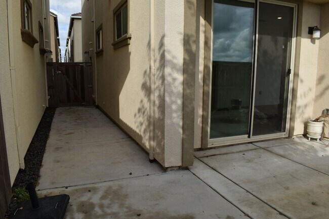 Foto del edificio - Resident Benefit Package Property