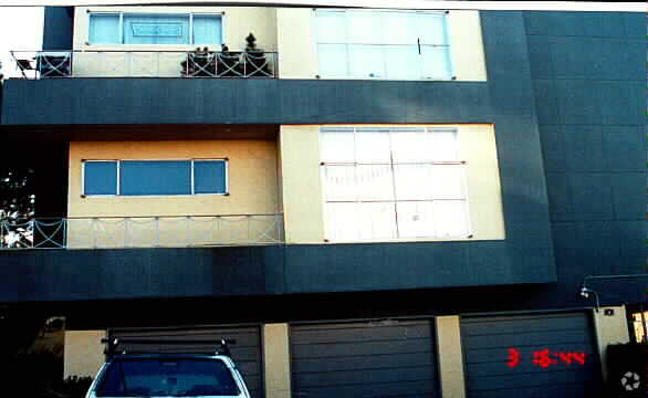 Primary Photo - 2 Lupine Ave