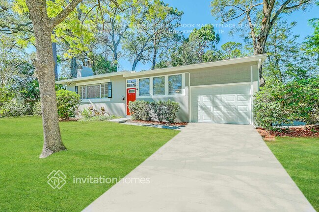 Foto del edificio - 2459 Mercer Cir S