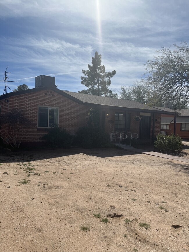 Foto del edificio - 2718 E 18th St