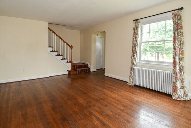 Foto del edificio - 8205 Meadowbrook Ln