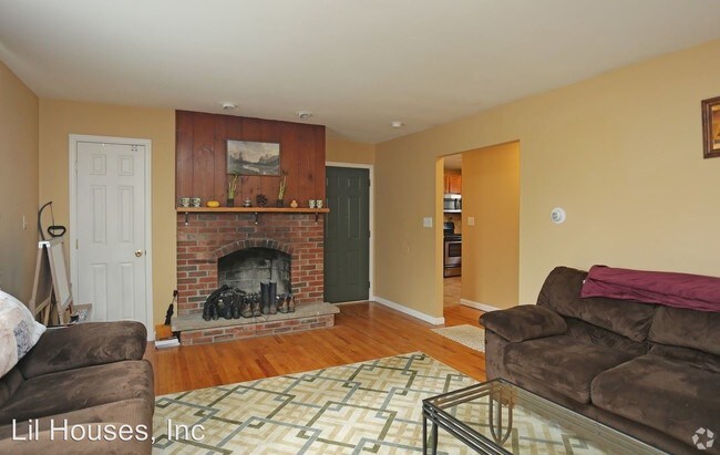 Building Photo - 2 br, 1 bath Room For Rent - 205 Robert Drive