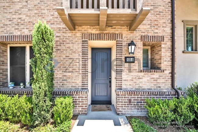 Building Photo - 833 Iris Way