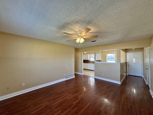 Building Photo - Viewable Now!