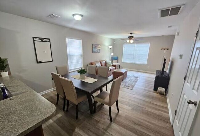 Foto del edificio - Furnished rental