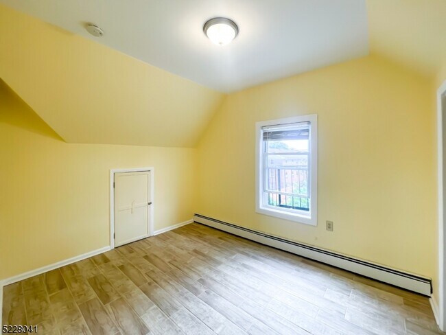 Building Photo - 10 Lowden St