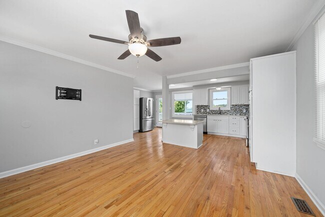 Foto del edificio - 4151 Chapel Hill Rd