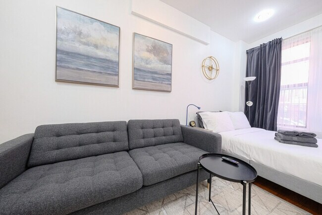 Building Photo - 310 E 103rd St