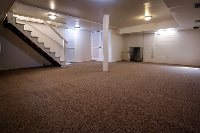 Building Photo - 915 W Martin St
