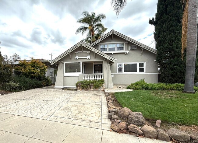 Building Photo - Hawthorne