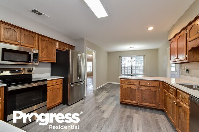 Foto del edificio - 3320 Summerdale Dr