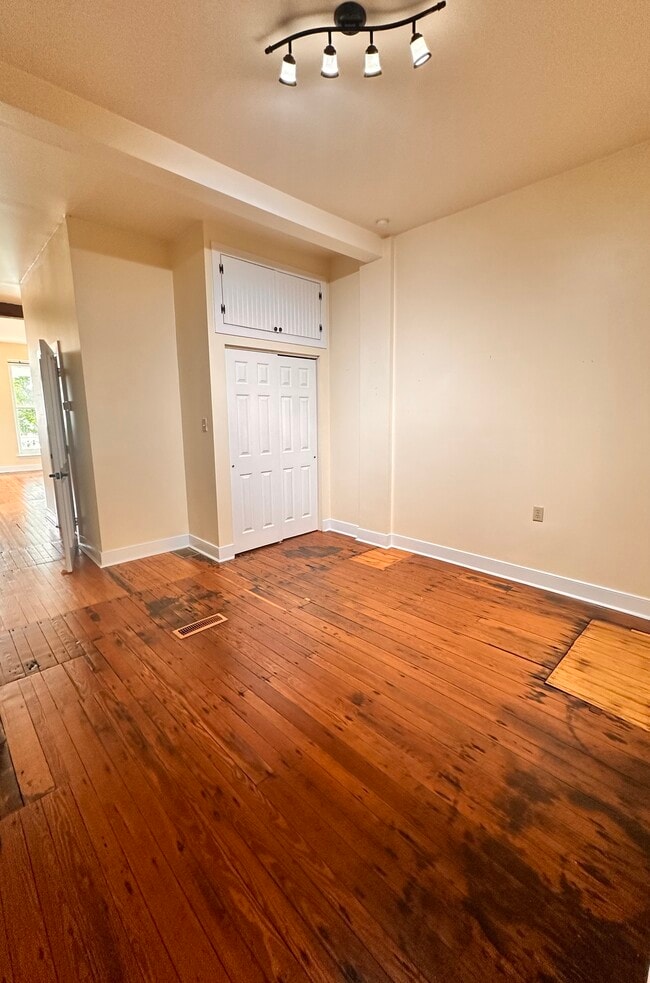 Dining room - 1301 W Strasburg Rd