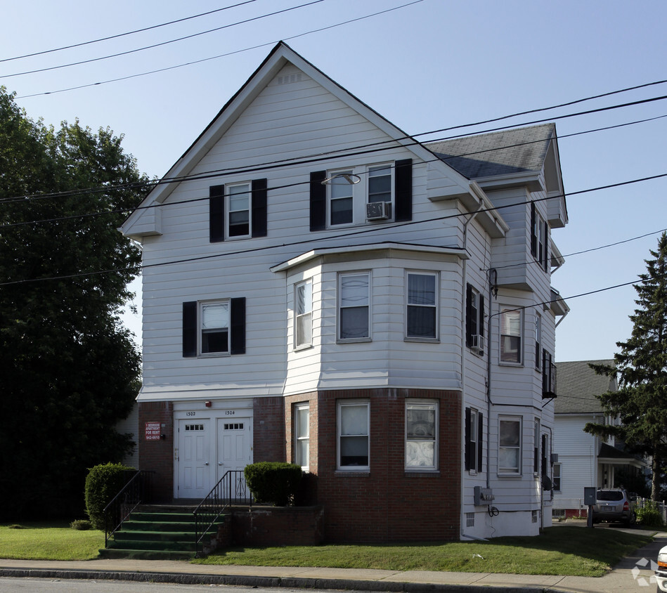 Building Photo - 1302-1304 Cranston St