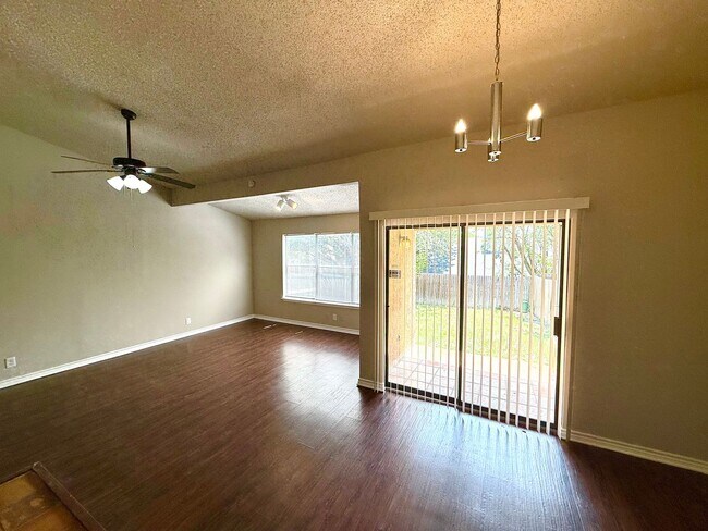 Foto del edificio - **APPLICATION RECEIVED** **MOVE-IN SPECIAL...