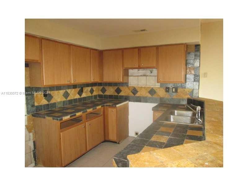 Foto del edificio - 2550 SW 18th Terrace