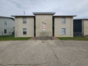 Building Photo - 1305 Quail Cir