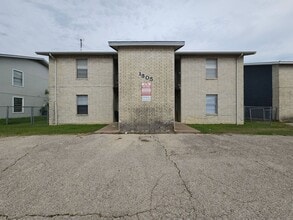 Building Photo - 1305 Quail Cir