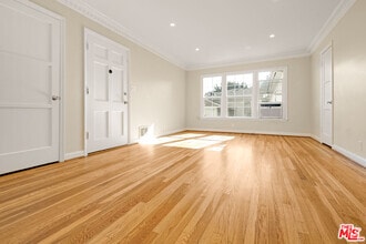 Building Photo - 405-404 Shirley Pl