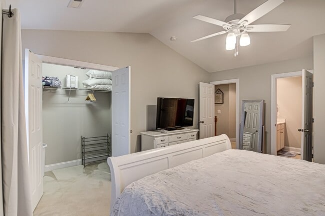 Building Photo - Fully Furnished 3BR/2.5BA Townhome – Private Community – Available 12/5