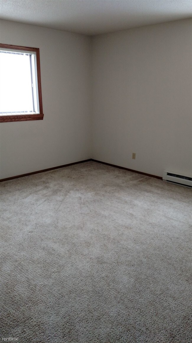 Building Photo - 1440 E Gateway Cir S