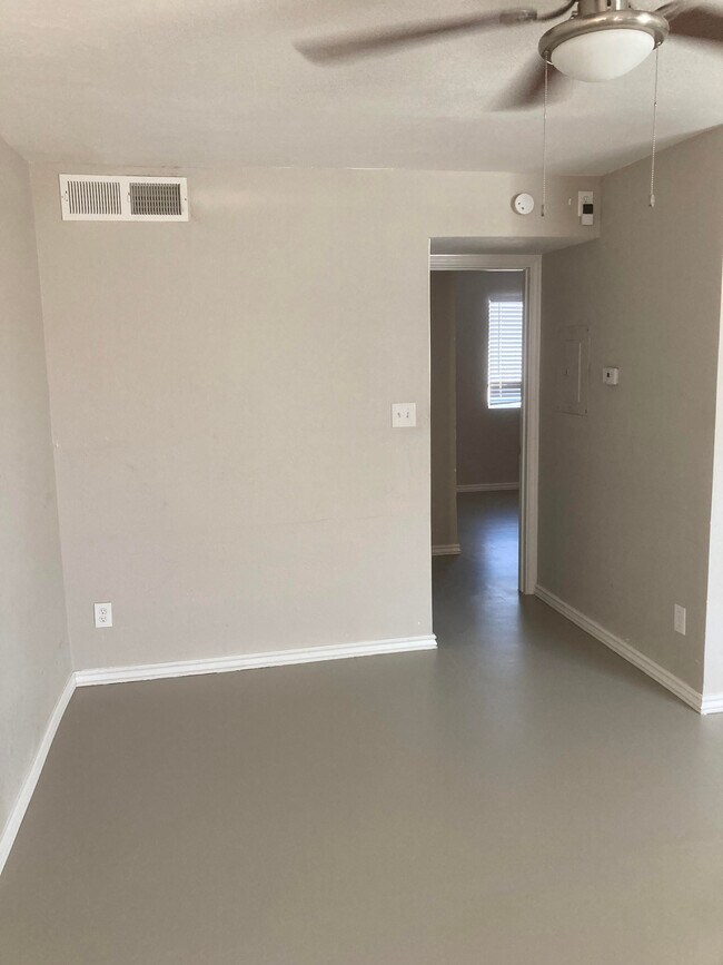 Bedroom entrance - 2723 e southgate ave