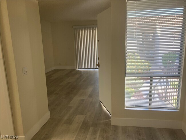 Building Photo - 3151 N Soaring Gulls Dr