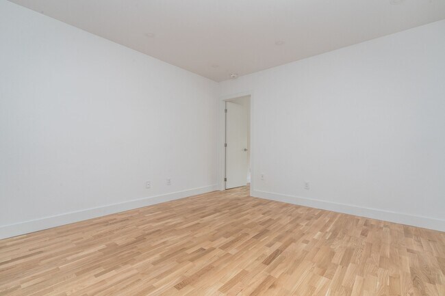 Photo du bâtiment - 1 Claude Ave