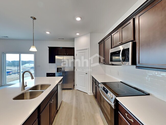 Building Photo - 243 Marin Dr