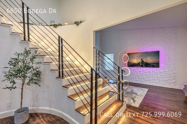 Building Photo - Beautiful two-story home
