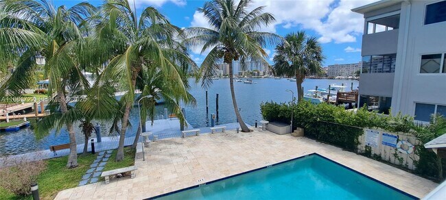 Foto del edificio - 468 Golden Isles Dr