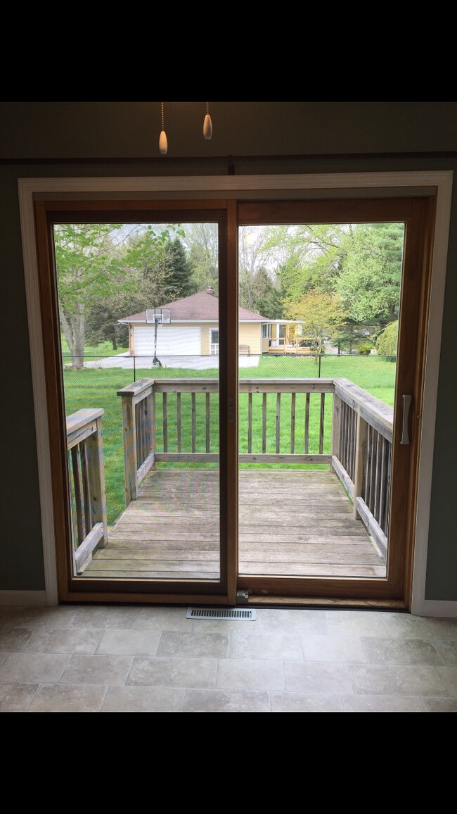 Deck and private fenced in yar - 6024 Litchfield Ln
