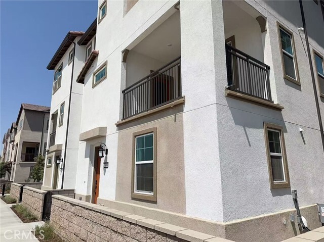 Building Photo - 5985 Huntington Dr