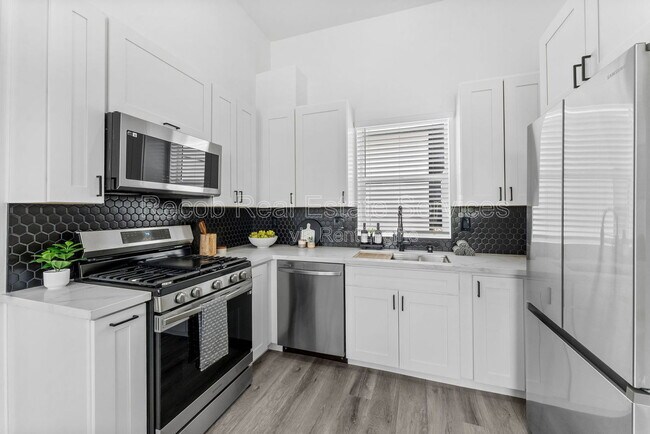 Foto del edificio - 5256 Adams Ave