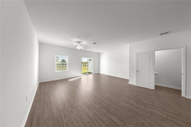 Foto del edificio - 4883 SW 81st Lp