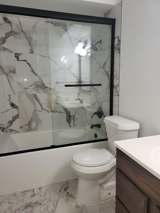 Foto del edificio - 7945 Habersham Ln