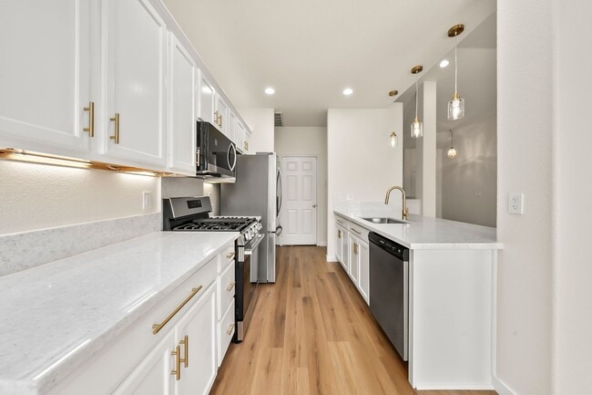 Foto del edificio - Updated 3-Bed 2 Bath Home – New Kitchen, Flooring & More! $3,400/mo