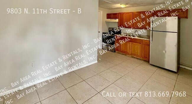 Foto del edificio - 9803 N 11th St