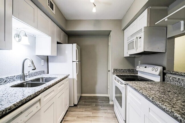 Foto del edificio - 1880 White Oak Dr