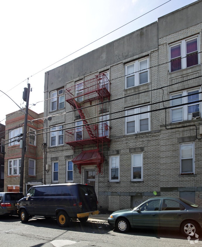 Building Photo - 549 67th St