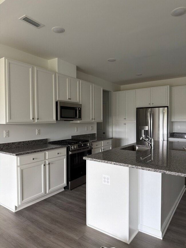 Building Photo - 20415 Spyglass Cir