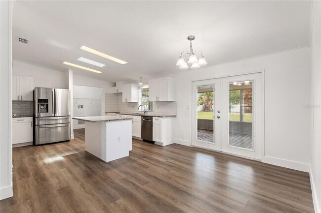 Building Photo - 486 Lindsey Dr