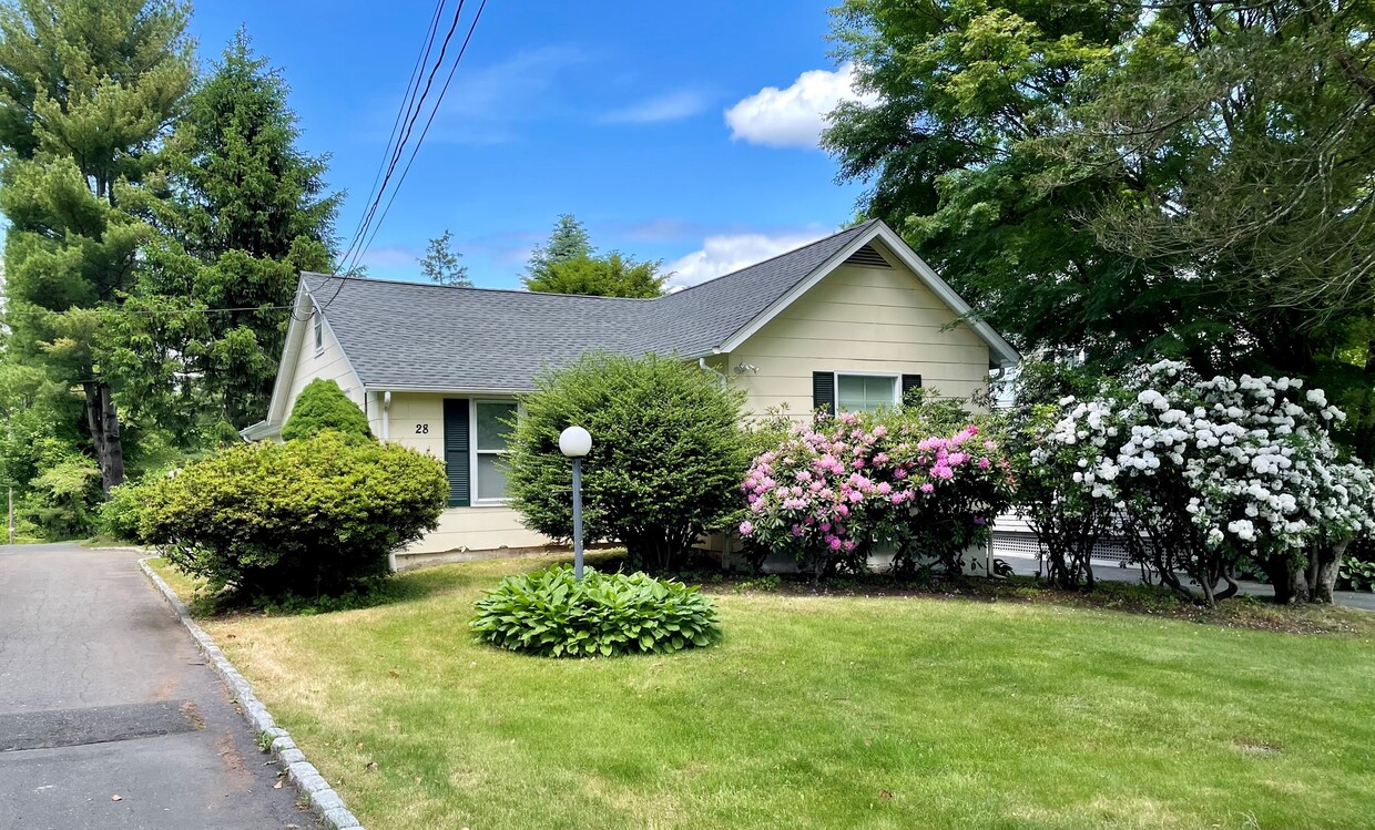 Foto principal - 28 Treadwell Ave