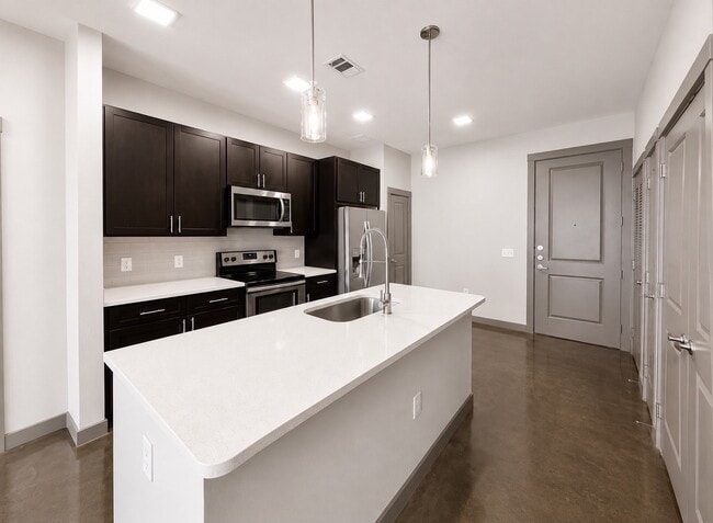 Building Photo - 1111 N Durham Dr