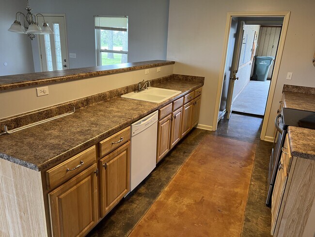 Foto del edificio - 99 Skylark Ln