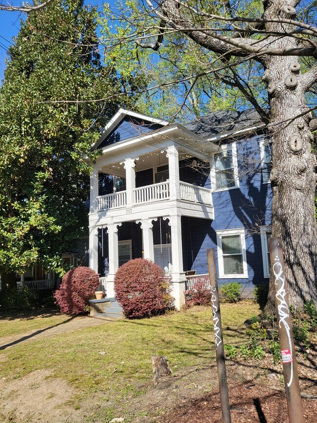 Building Photo - 757 Monroe Dr NE