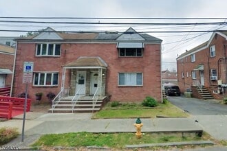 Building Photo - 196 Tuxedo Pkwy